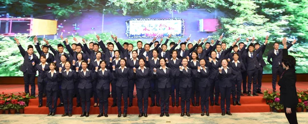 忘我拼搏，相信我們會(huì)創(chuàng)造奇跡！